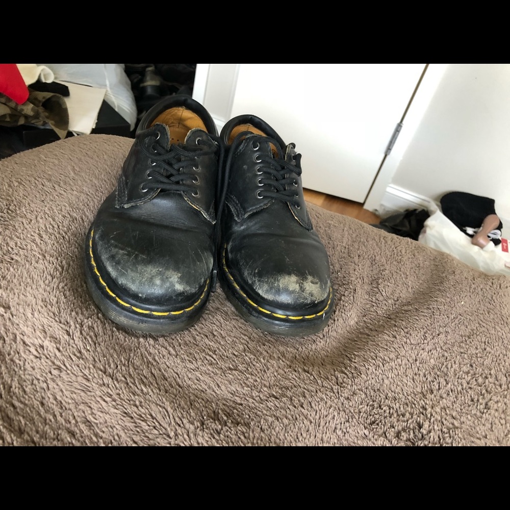 Doc marten 5 eye low cut shoe